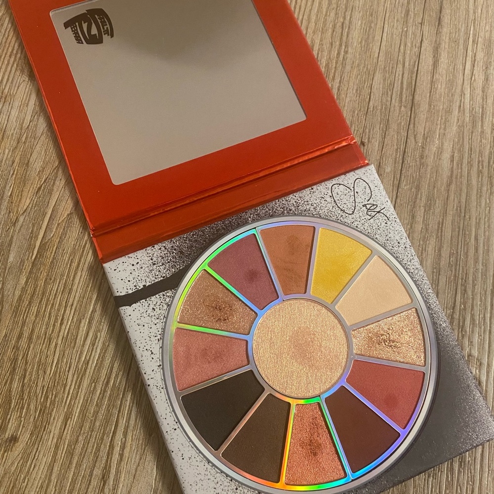 Milani x Salt N Pepa Eyeshadow Palette (Limited Edition)